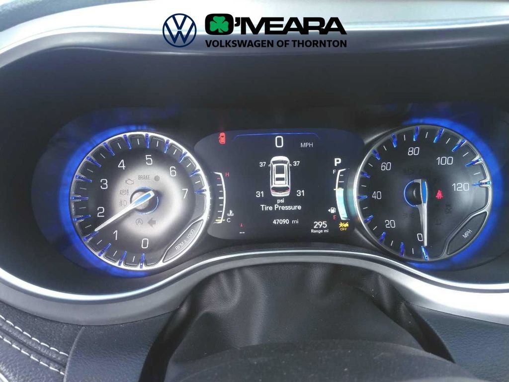 Used 2025 Chrysler Pacifica Limited FWD image 8