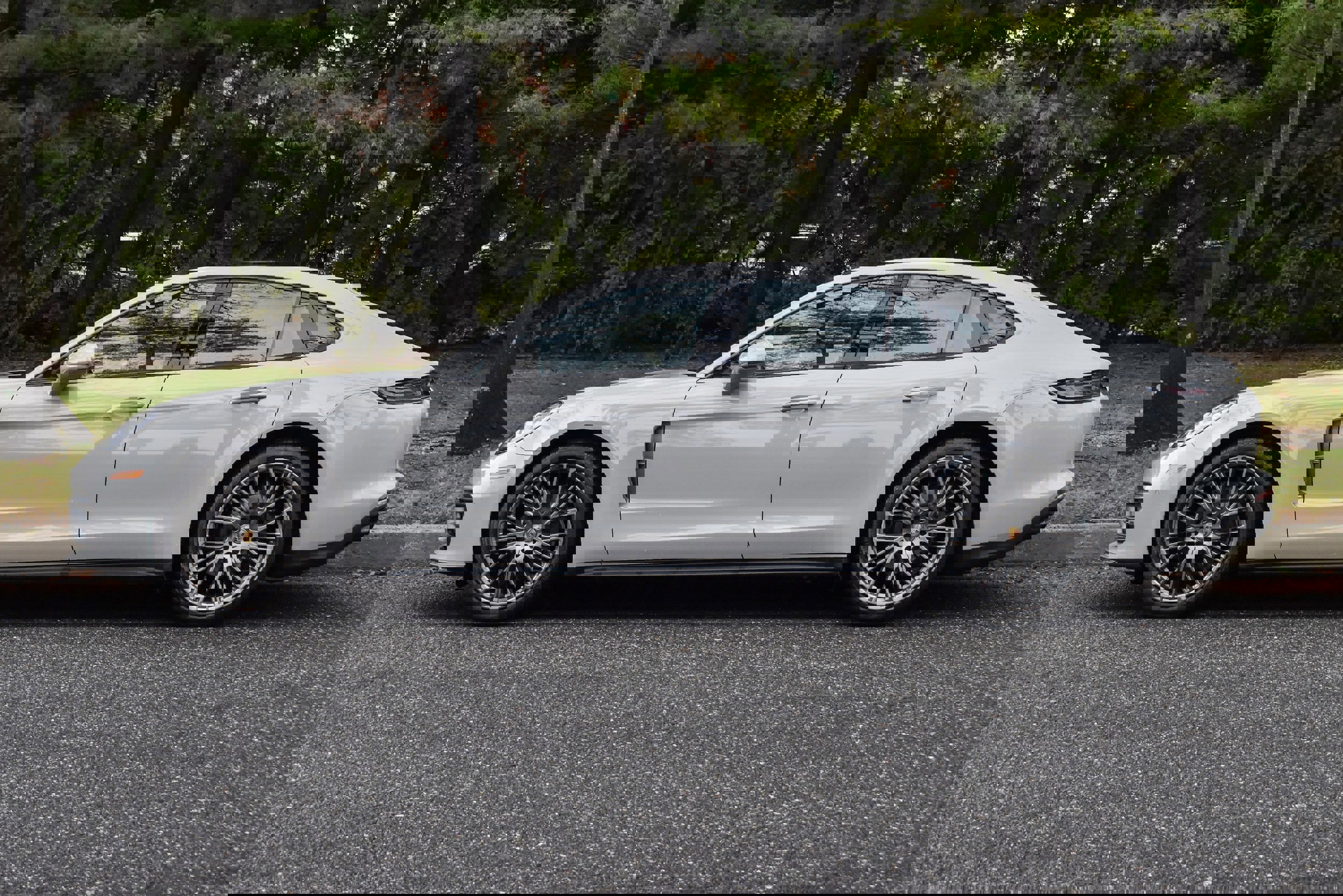 Used 2023 Porsche Panamera 4 Platinum Edition image 4