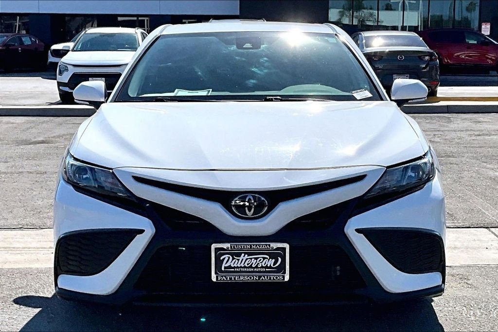 Used 2023 Toyota Camry SE image 3