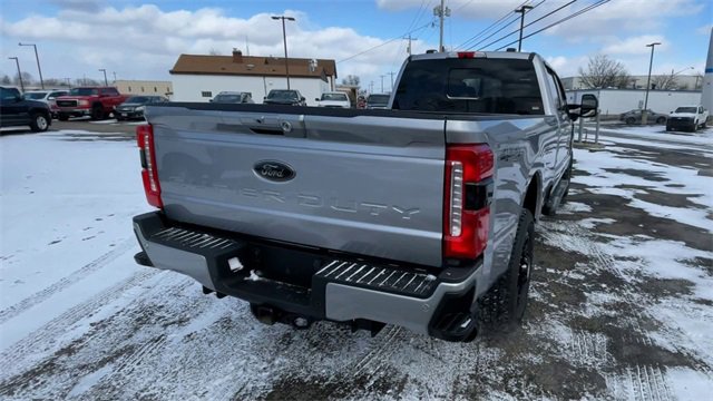 Used 2024 Ford F250 Lariat w/ Black Appearance Package image 9