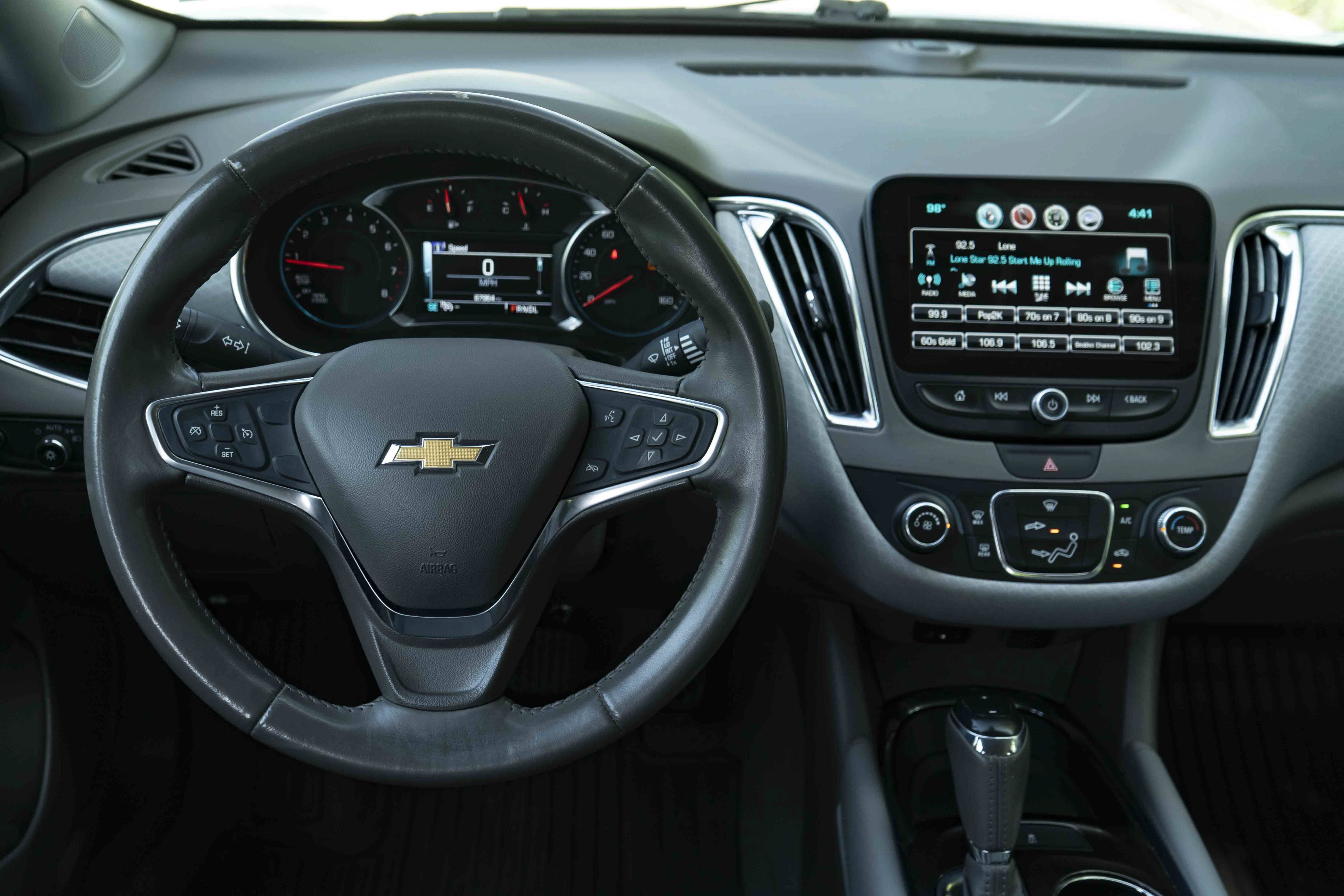 Used 2017 Chevrolet Malibu LT FWD image 19