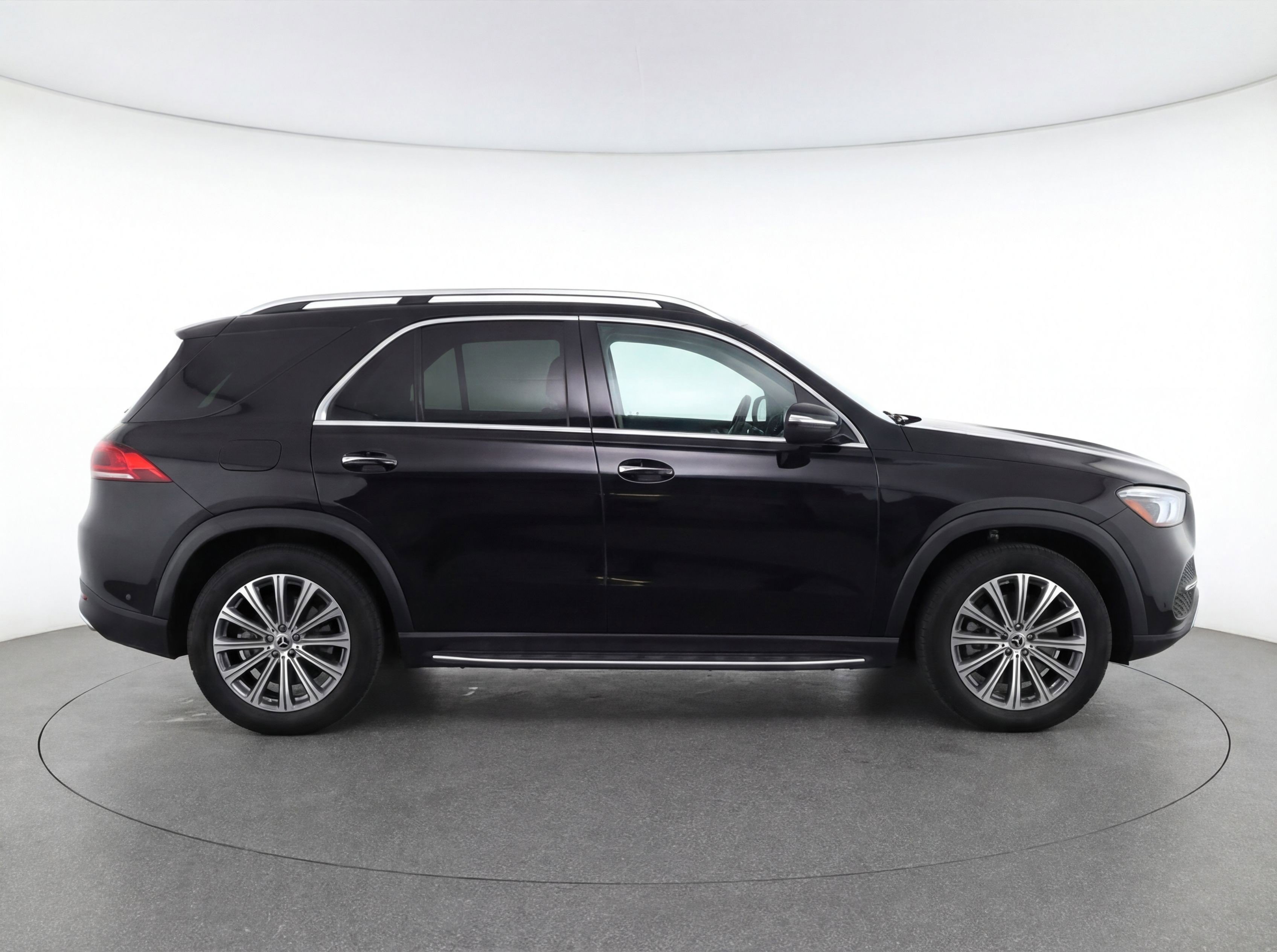 Used 2024 Mercedes-Benz GLC 300 4MATIC image 11