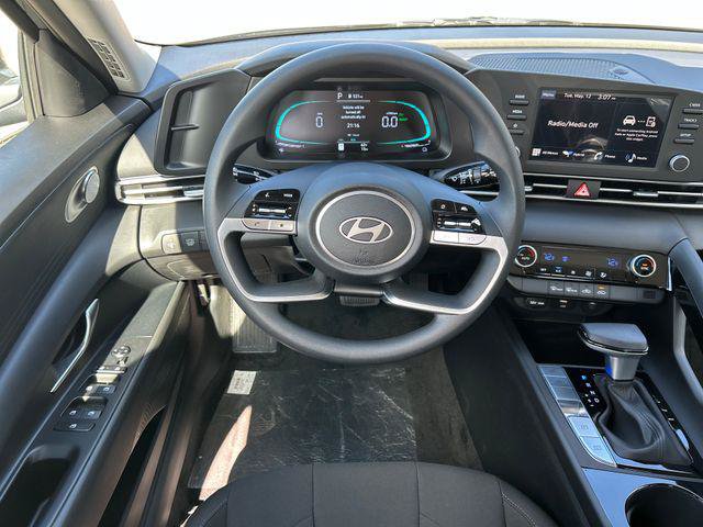 New 2026 Hyundai Elantra Hybrid FWD image 15