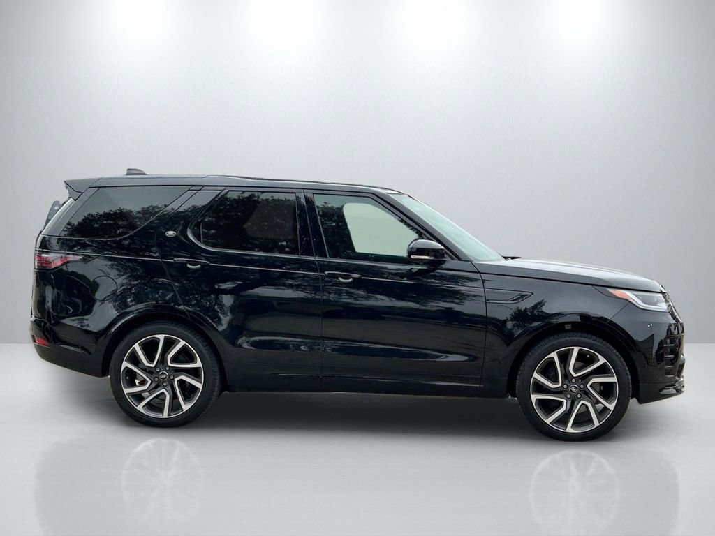 Used 2024 Land Rover Discovery Dynamic SE AWD/4WD image 4