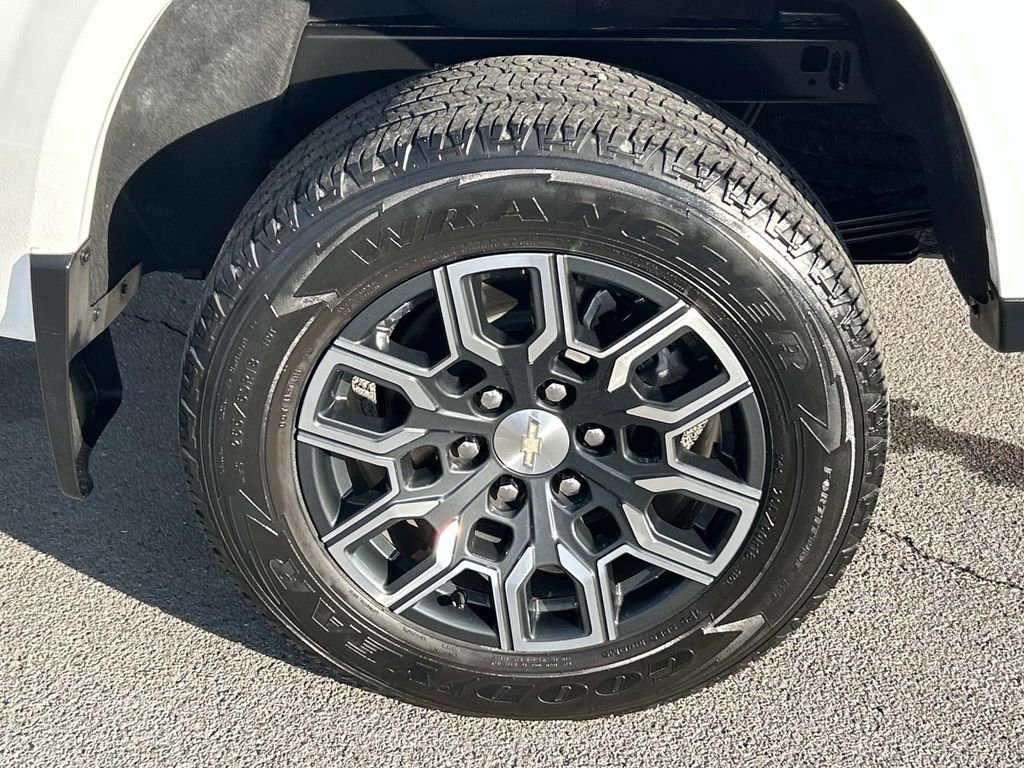 Used 2023 Chevrolet Colorado LT w/ LT Convenience Package III image 14