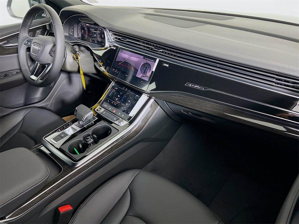 New 2025 Audi Q8 Premium image 31