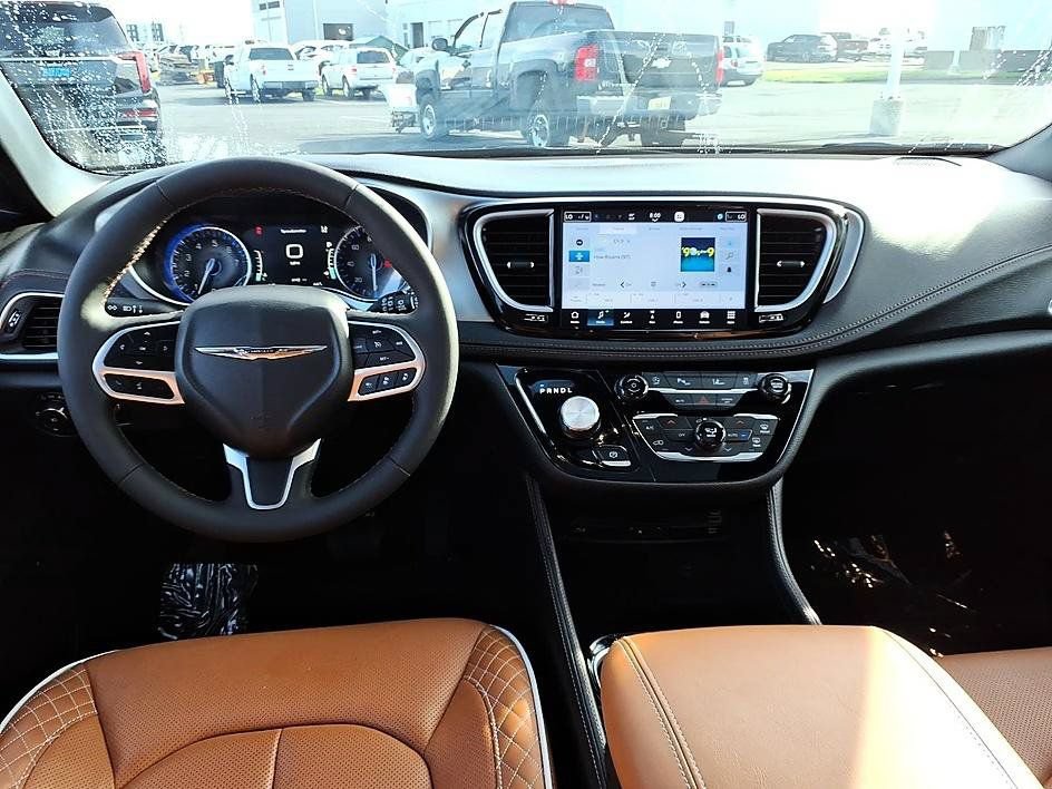 Used 2026 Chrysler Pacifica Pinnacle FWD image 23