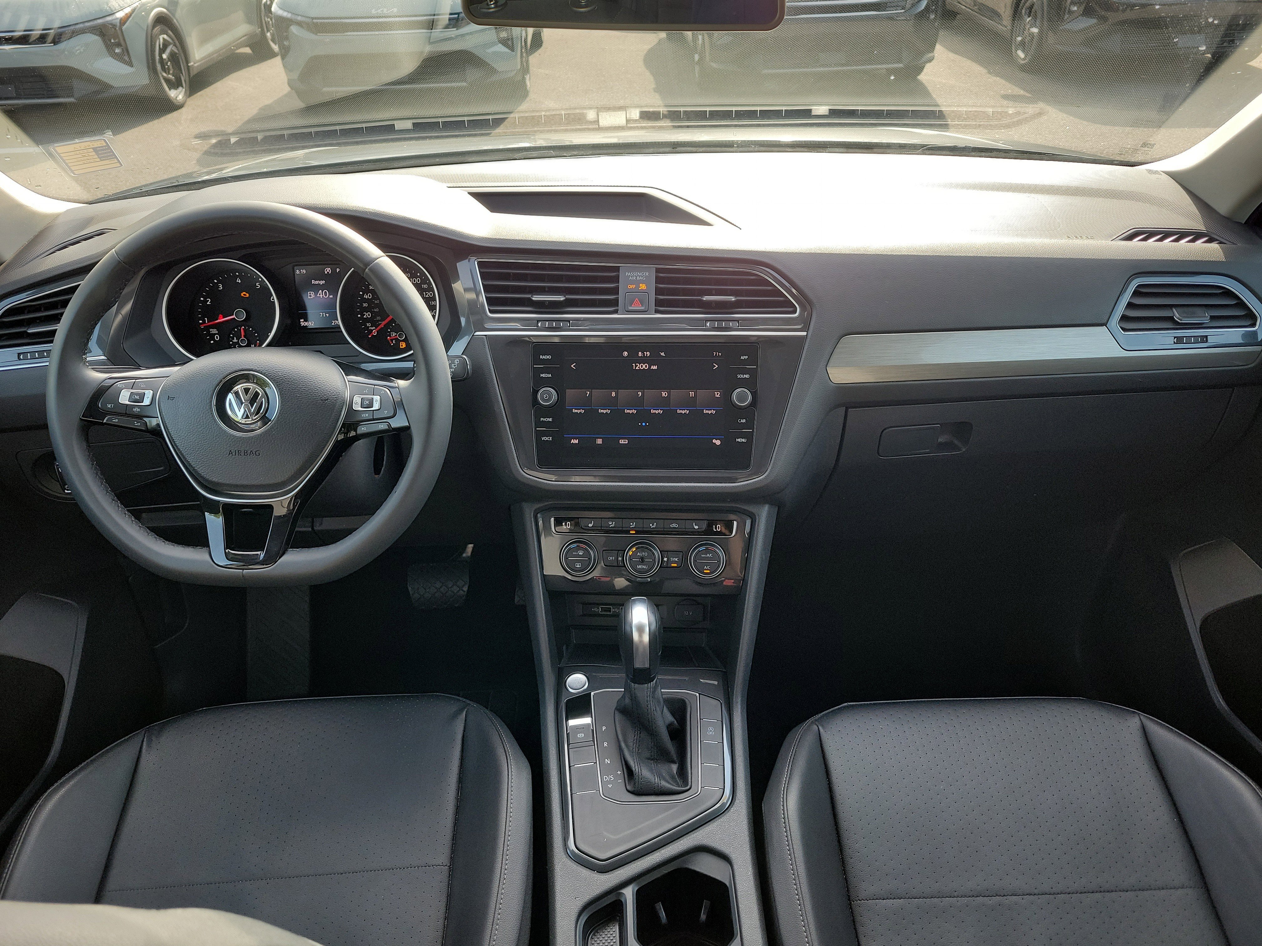 Used 2020 Volkswagen Tiguan SE image 17