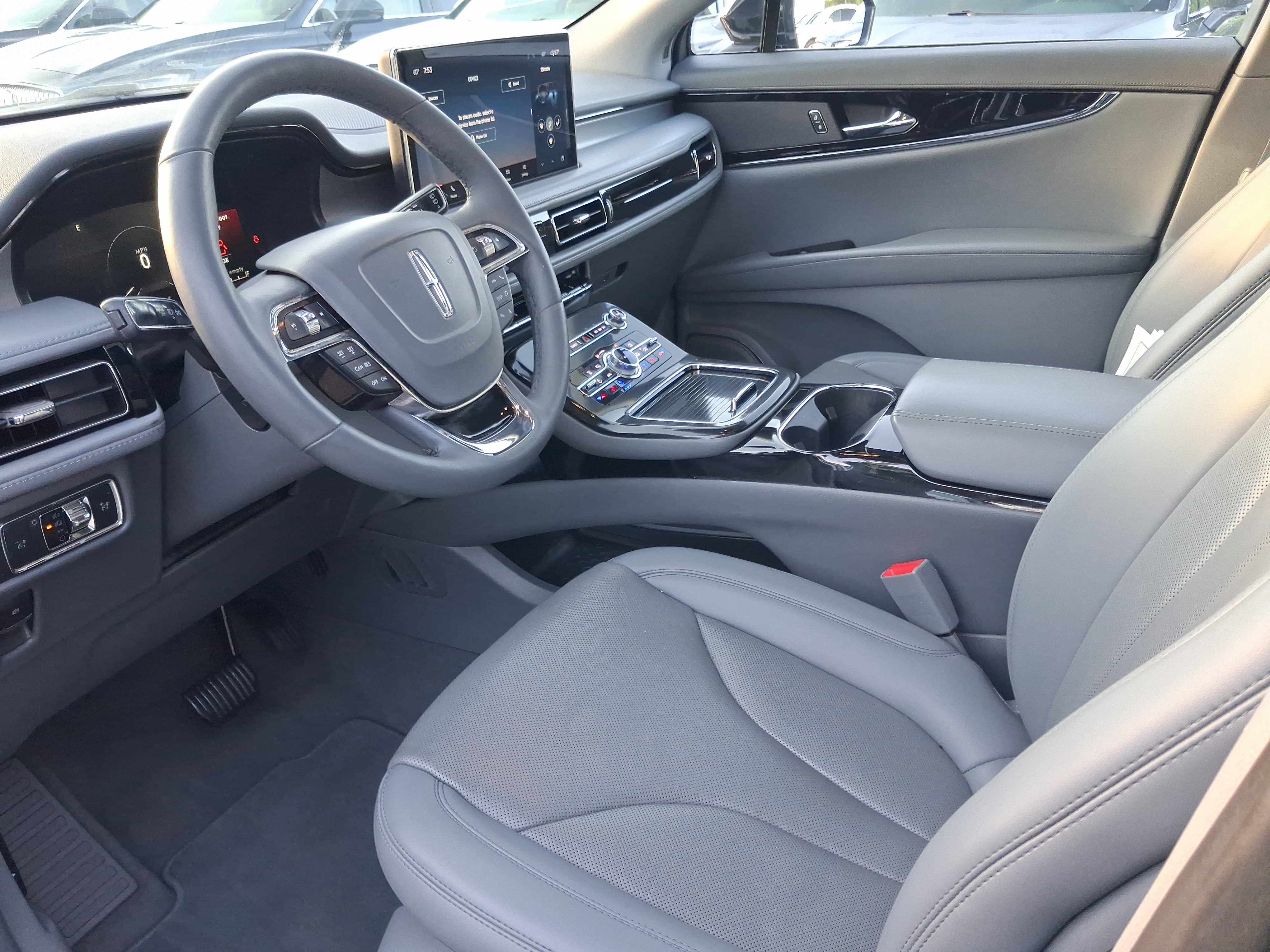 Used 2022 Lincoln Nautilus Reserve FWD image 11