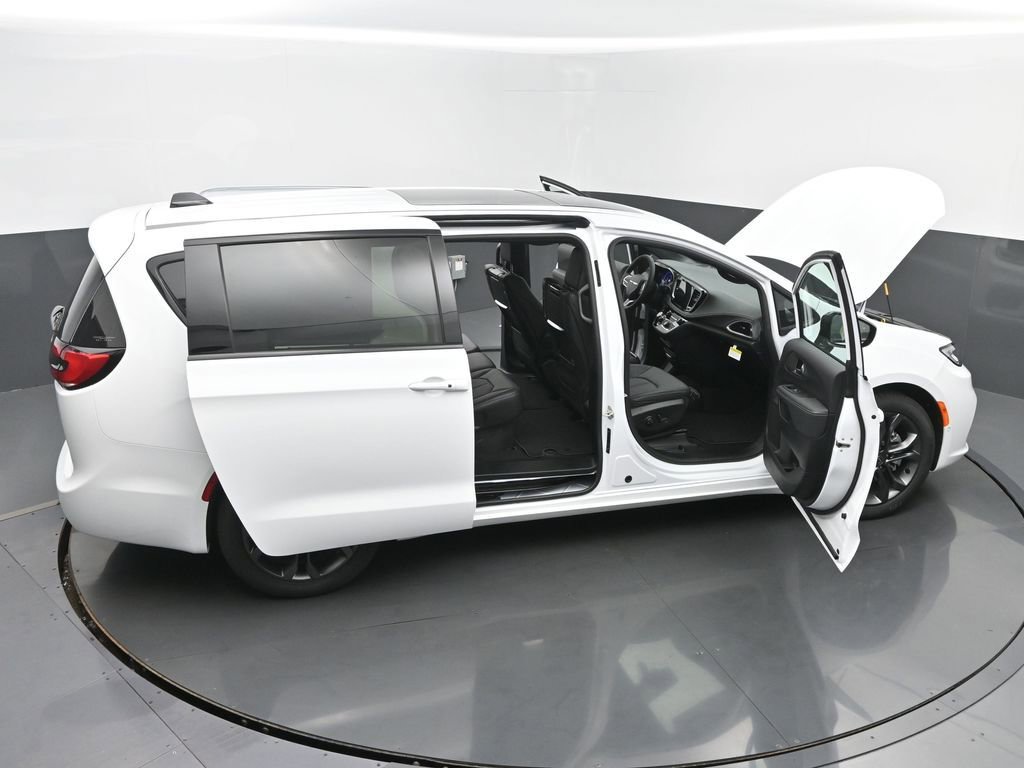 New 2026 Chrysler Pacifica Select image 68