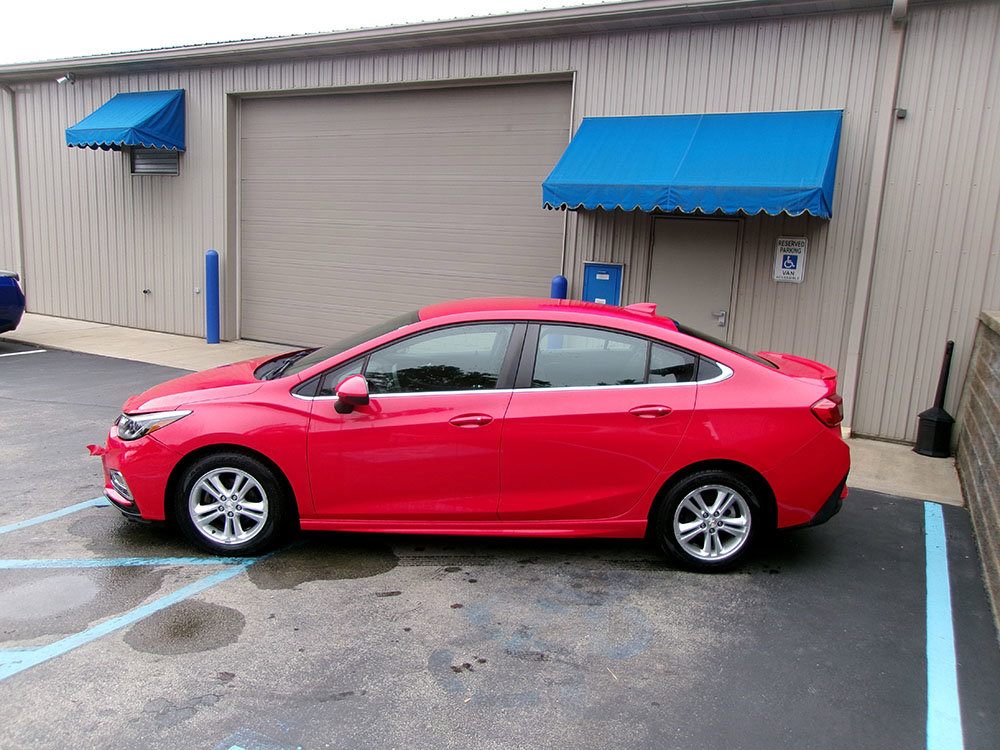 Used 2018 Chevrolet Cruze LT w/ Convenience Package image 3