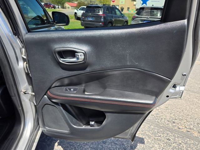 Used 2020 Jeep Compass Trailhawk AWD/4WD image 30