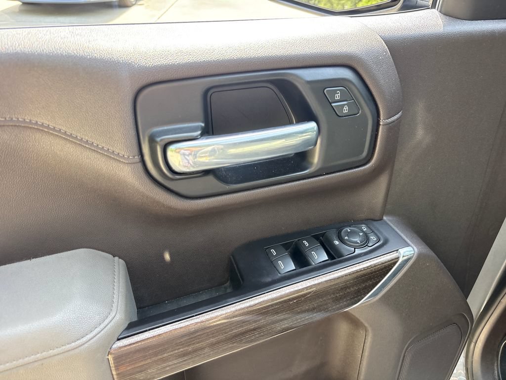 Used 2021 Chevrolet Silverado 1500 LT RWD image 17