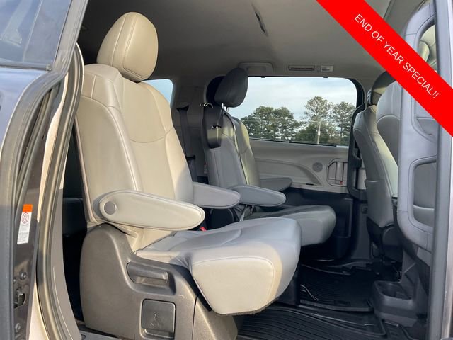 Used 2022 Toyota Sienna XLE image 15