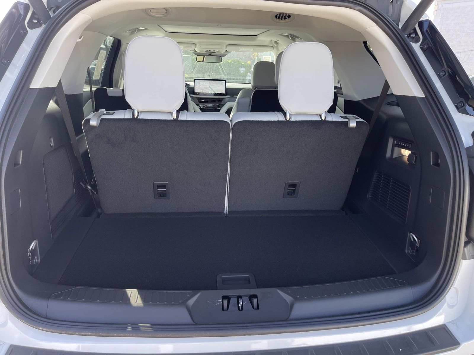 New 2026 Ford Explorer Platinum w/ LUX Leather Package AWD/4WD image 7