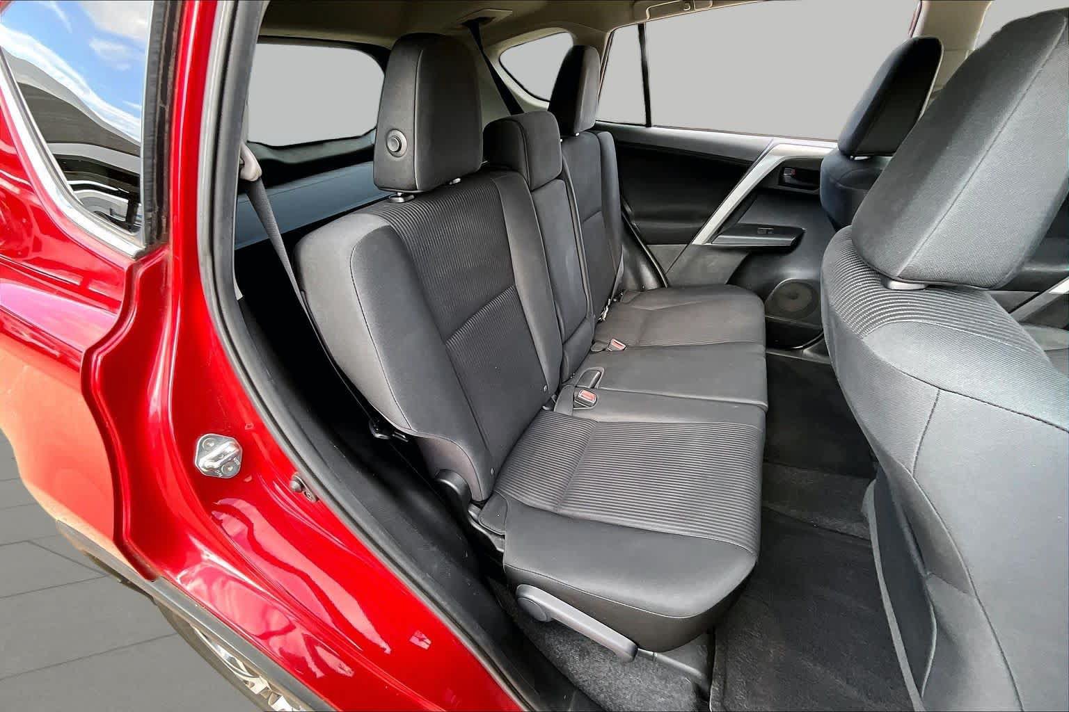 Used 2016 Toyota RAV4 LE FWD image 20