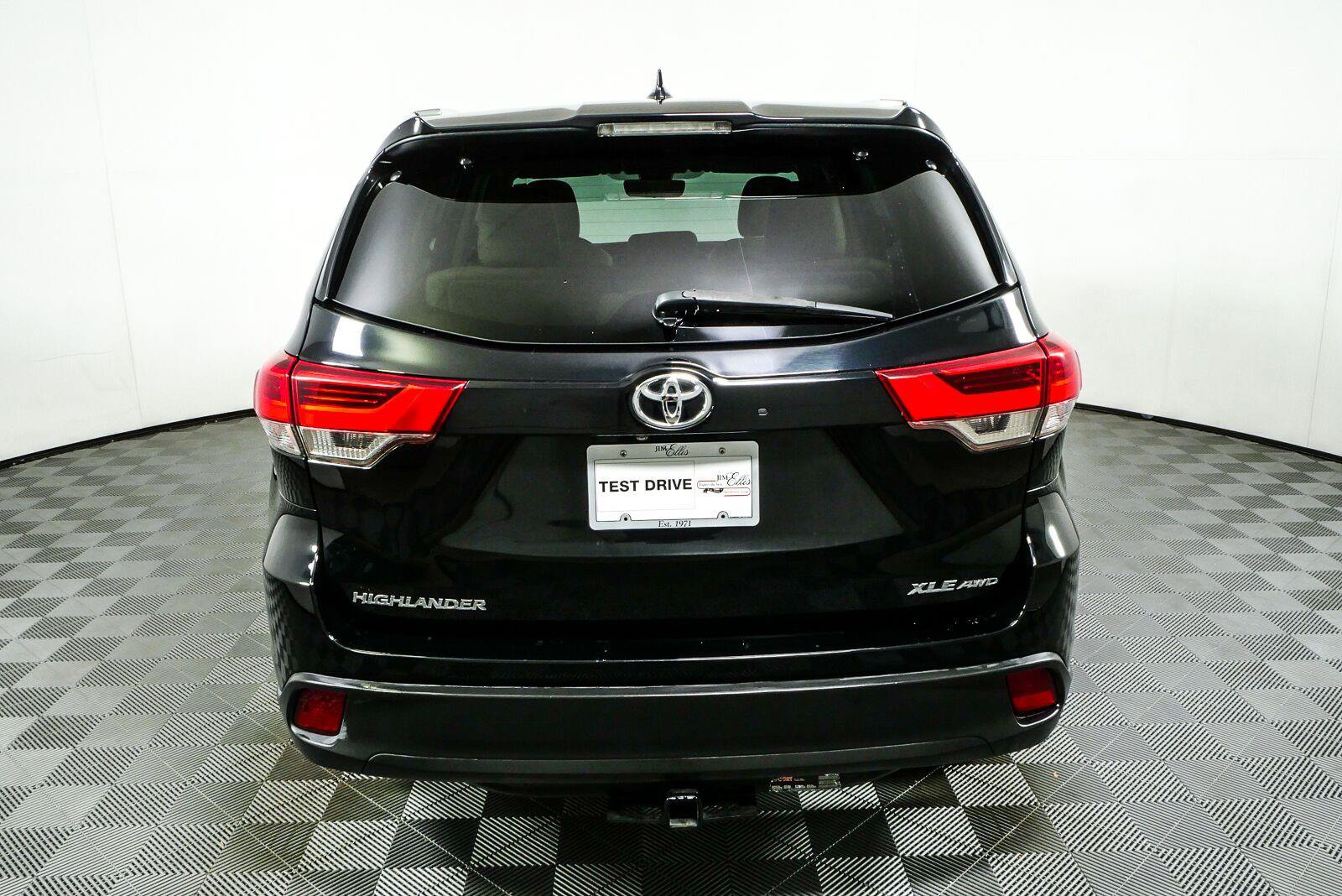 Used 2019 Toyota Highlander XLE AWD/4WD image 27