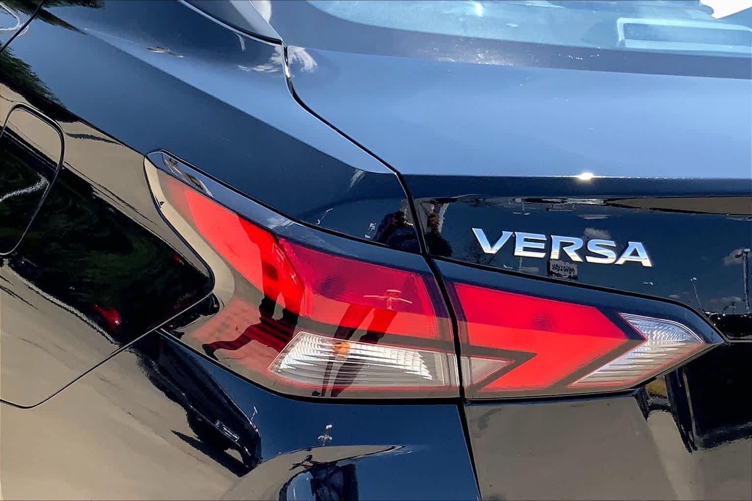 Used 2025 Nissan Versa SV FWD image 28