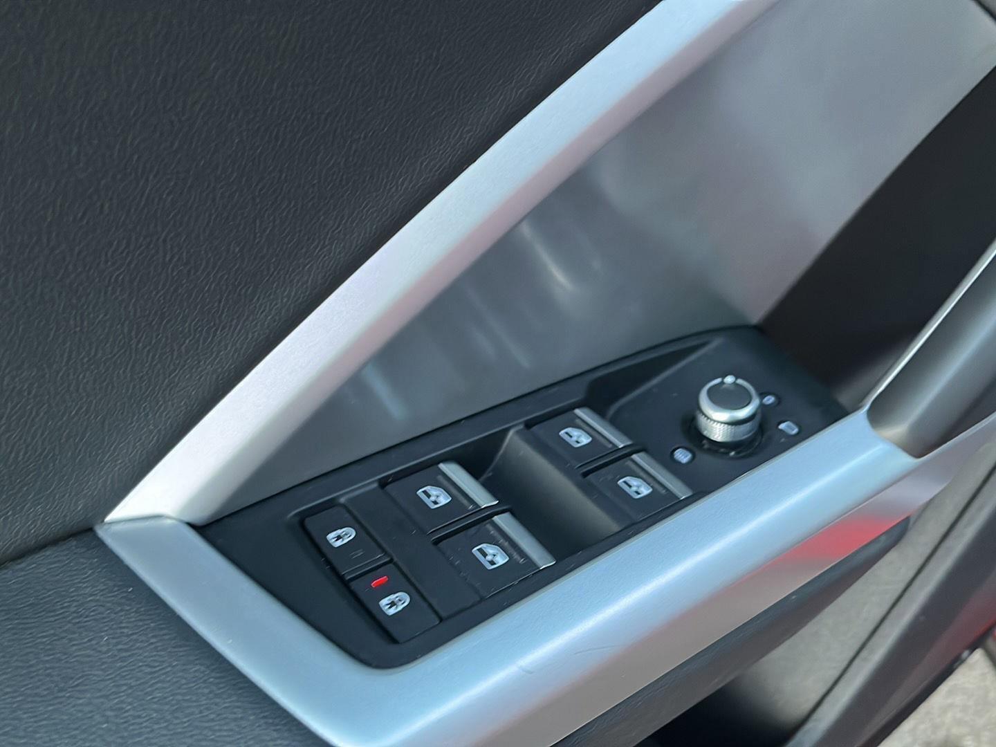 Used 2025 Audi Q3 2.0T Premium image 16