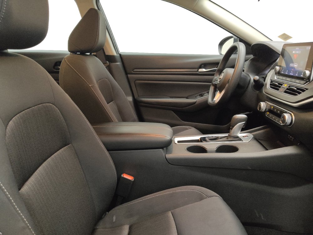 Used 2025 Nissan Altima 2.5 SV FWD image 21