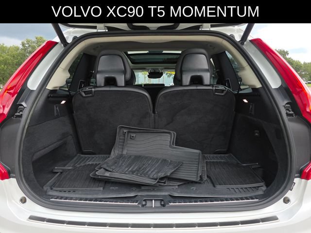 Used 2022 Volvo XC90 T5 Momentum w/ Protection Package Premier FWD image 16