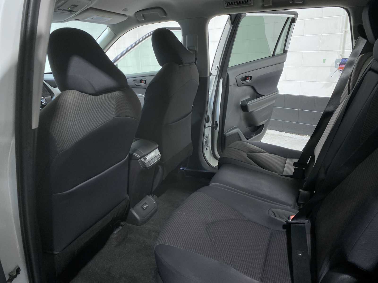 Used 2023 Toyota Highlander LE FWD image 12