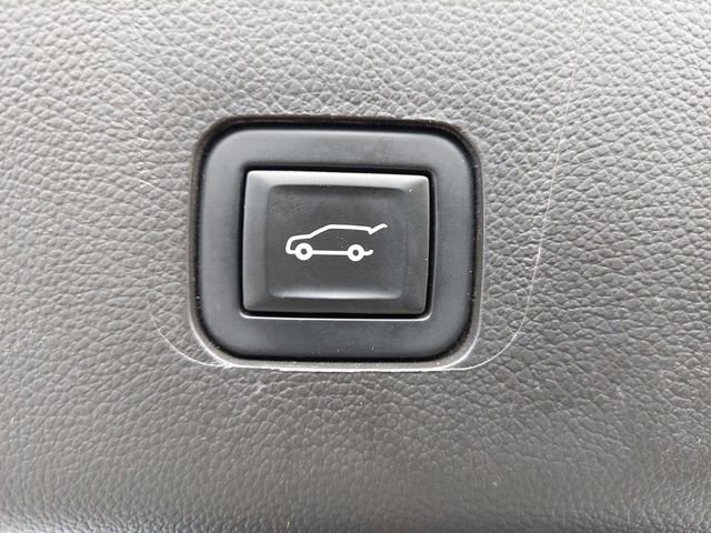 Used 2020 Chevrolet Traverse Premier w/ Redline Edition AWD/4WD image 10