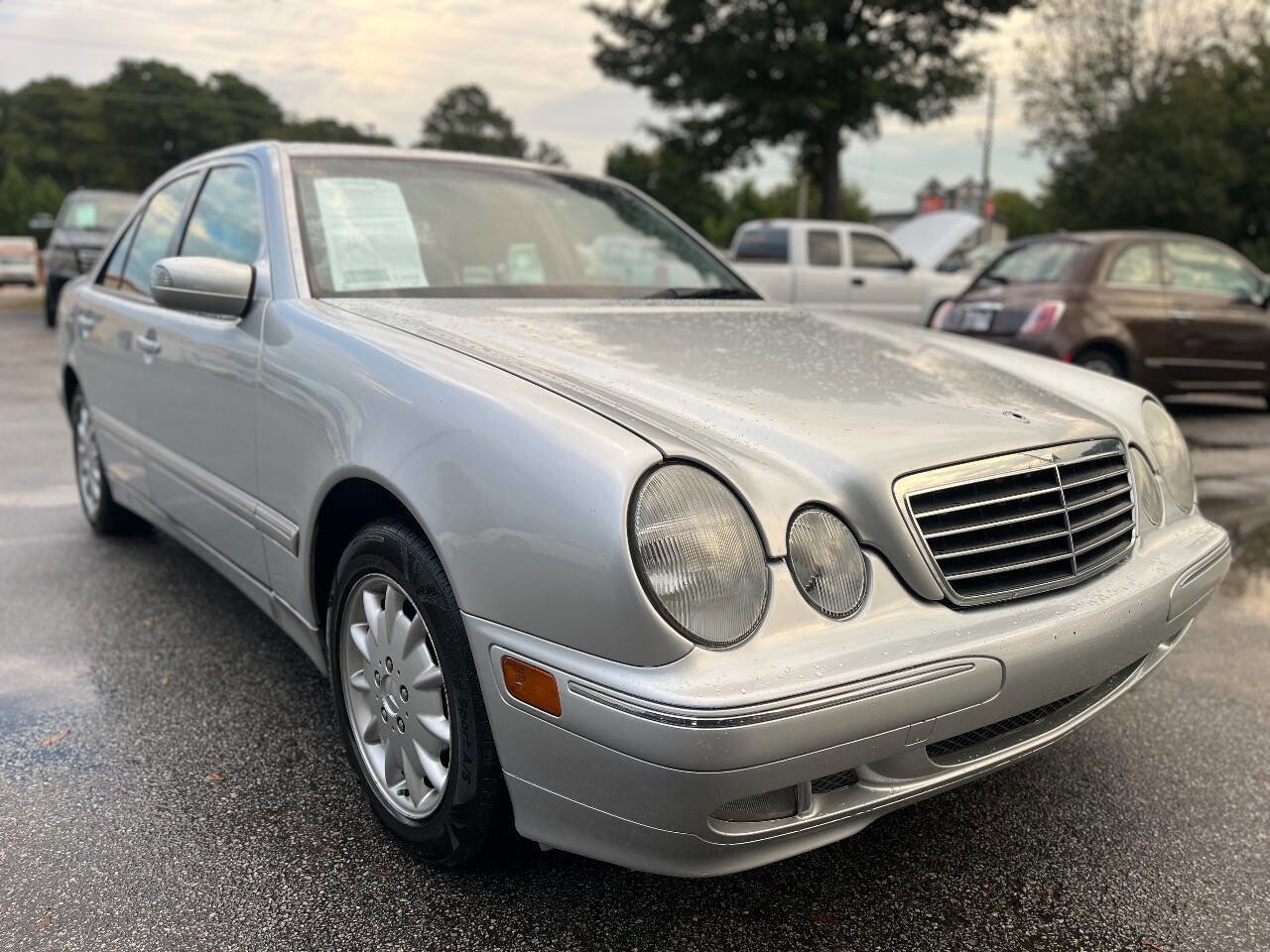 Used 2001 Mercedes-Benz E 320 Sedan image 3