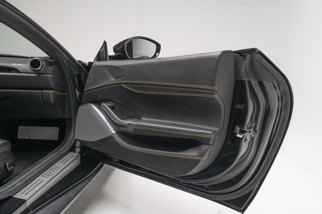 Used 2019 Ferrari Portofino image 13