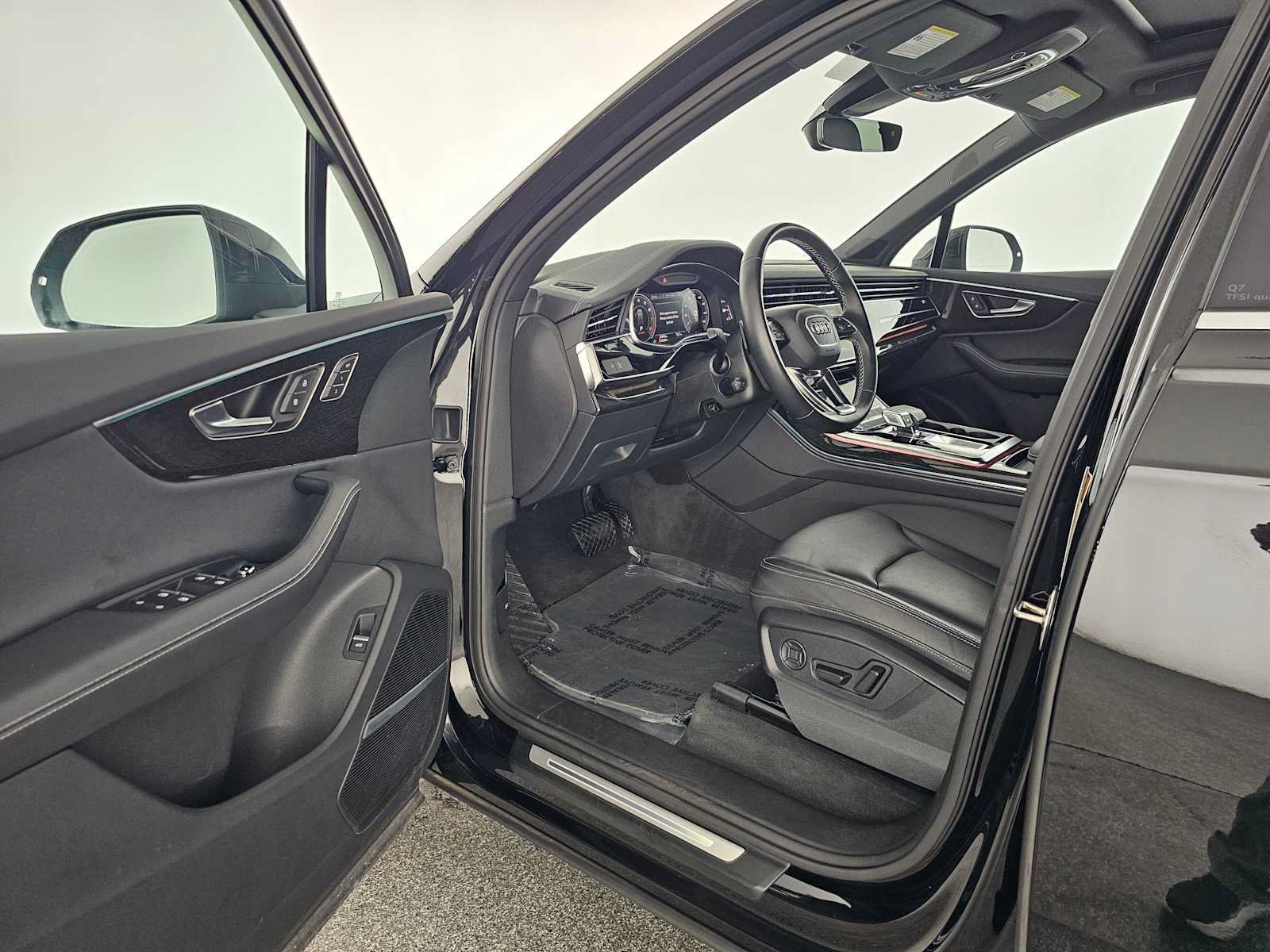 Used 2025 Audi Q7 3.0T Premium Plus AWD/4WD image 21