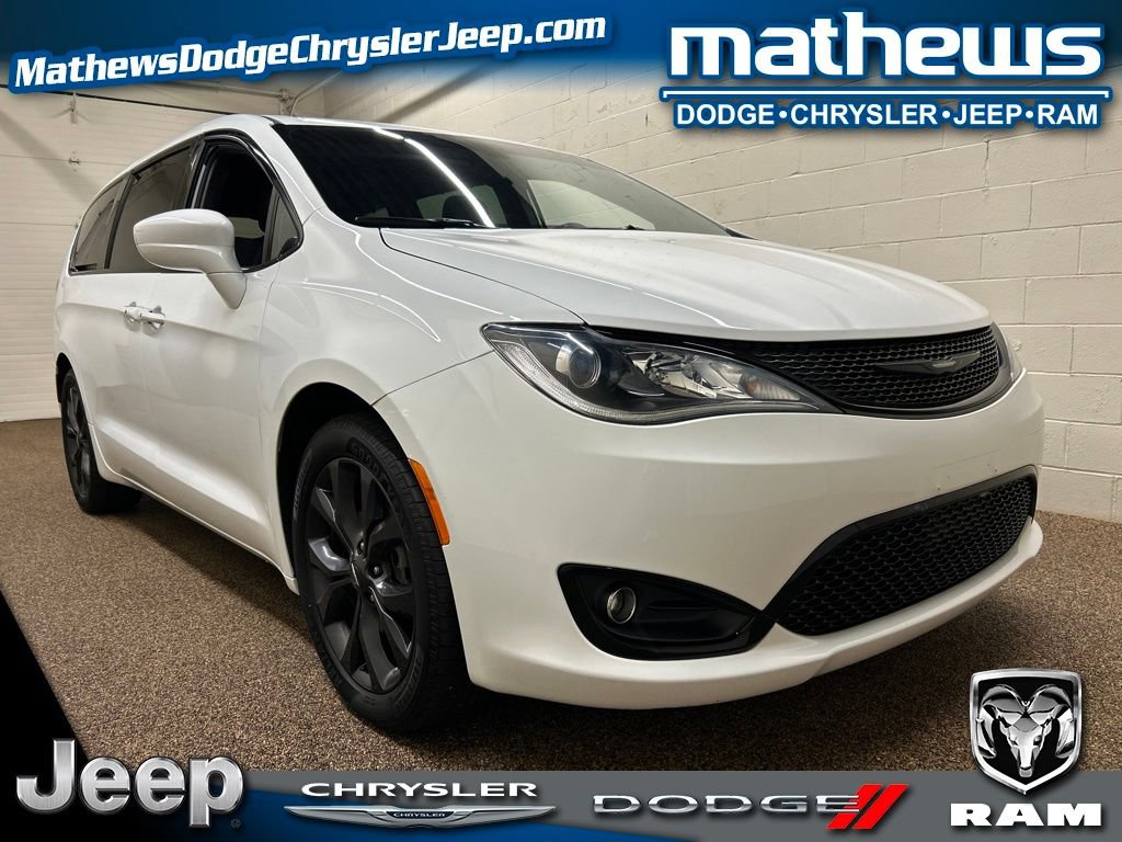 Used 2019 Chrysler Pacifica Touring Plus w/ S Appearance Package FWD image 1
