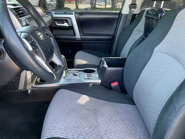 Used 2018 Toyota 4Runner SR5 AWD/4WD image 4
