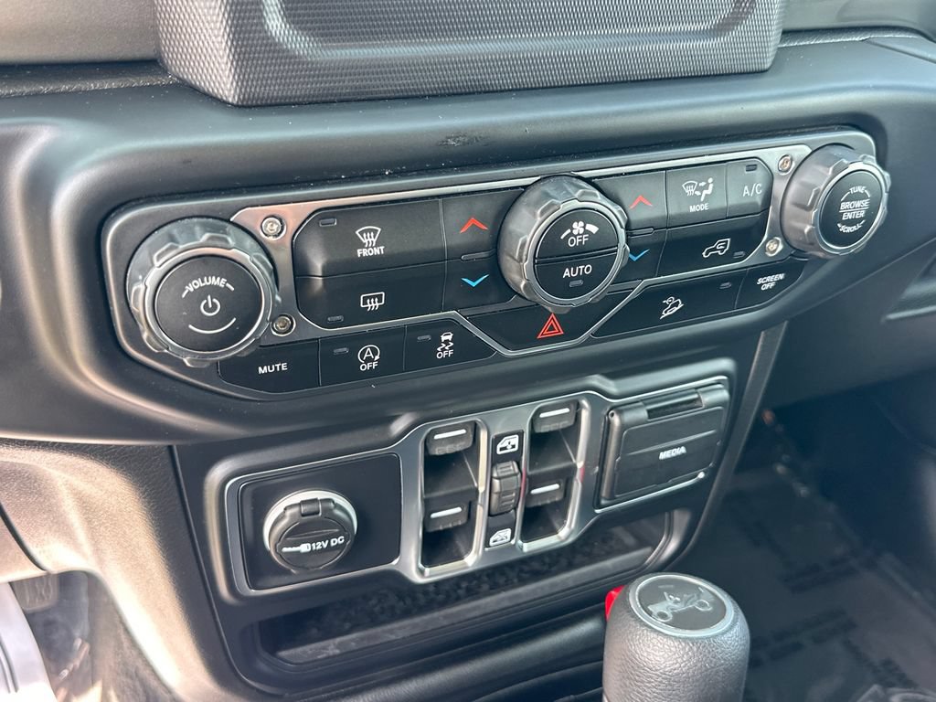 Used 2020 Jeep Wrangler Unlimited Sahara AWD/4WD image 22