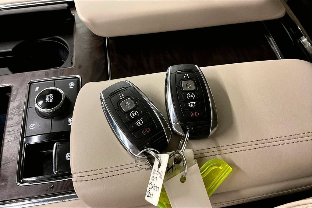 Used 2018 Lincoln Navigator Select w/ Technology Package AWD/4WD image 34