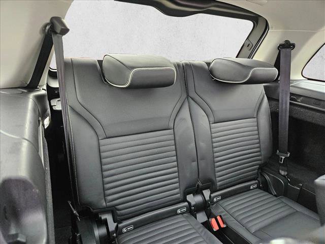 Used 2017 Land Rover Discovery First Edition image 20