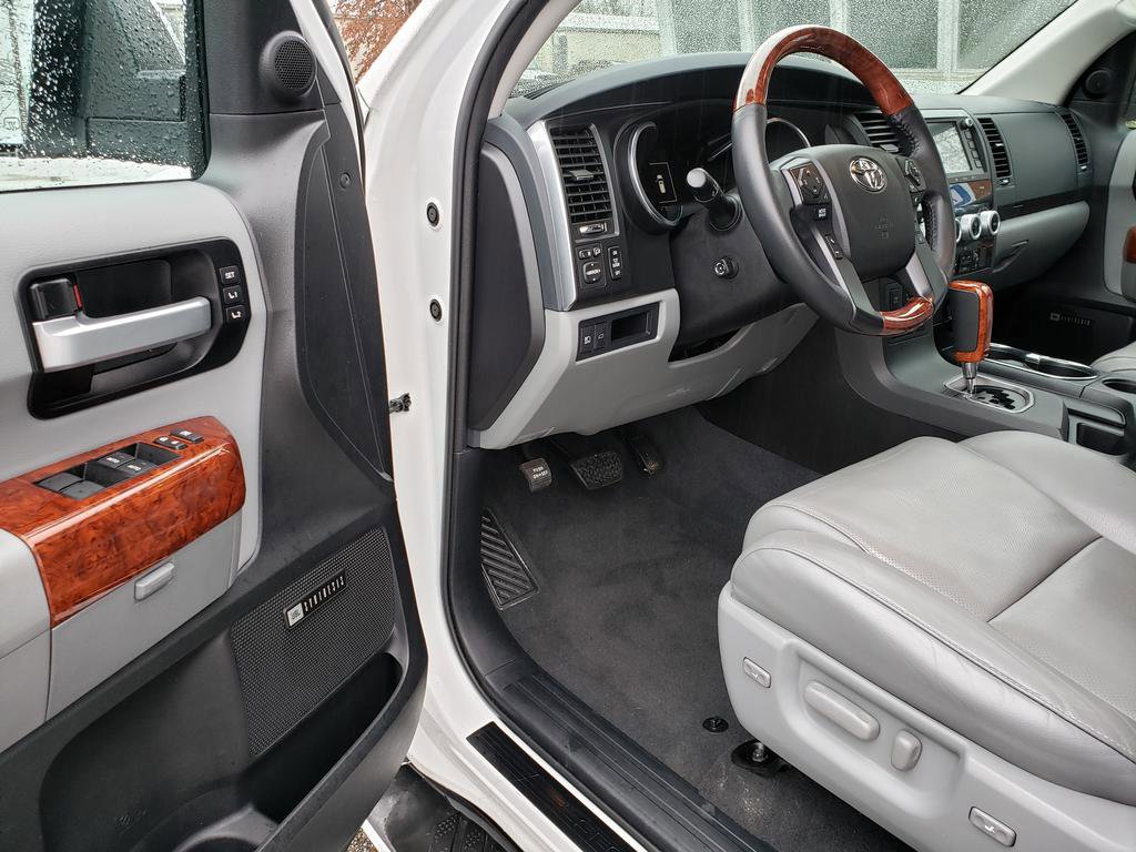 Used 2022 Toyota Sequoia Platinum image 8