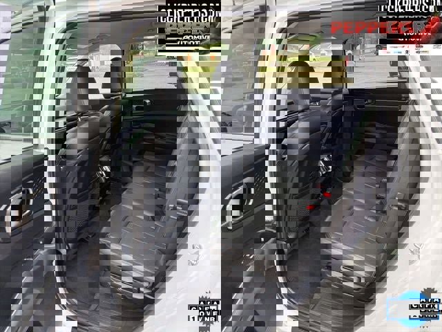 Used 2024 Kia Sorento S image 11