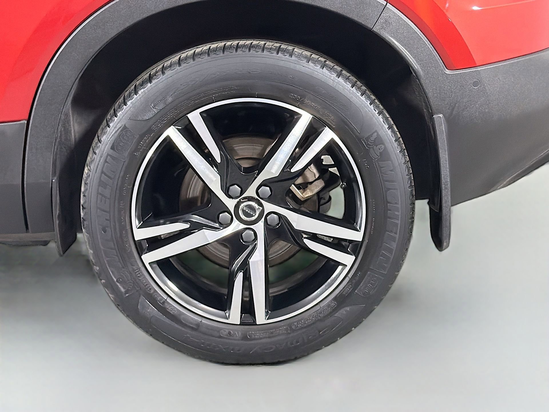 Certified 2023 Volvo XC40 B4 Plus w/ Driver Assist Package image 30