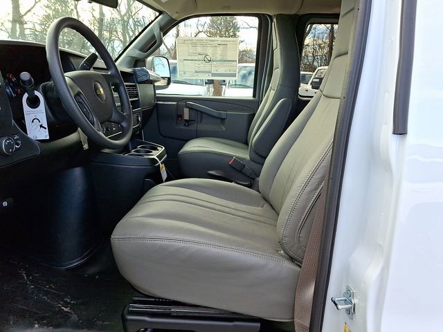 New 2025 Chevrolet Express 3500 LS image 9