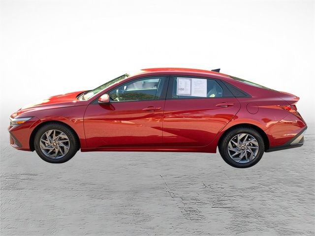 Certified 2024 Hyundai Elantra SEL FWD image 6