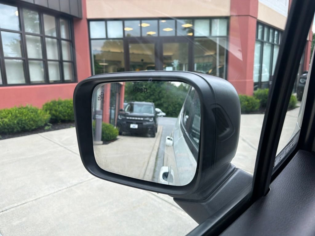 Used 2023 Jeep Renegade Latitude AWD/4WD image 43