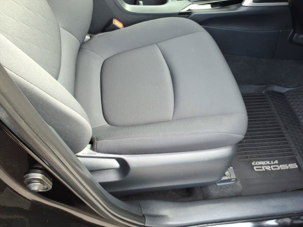 Used 2023 Toyota Corolla Cross LE w/ Moonroof Package AWD/4WD image 18