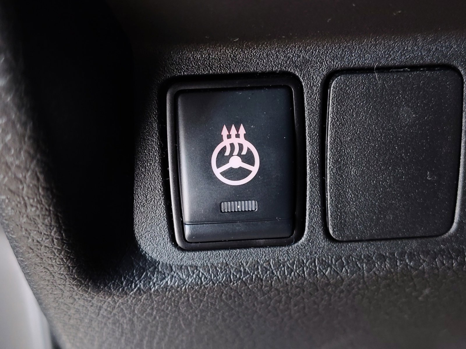 Used 2022 Nissan Rogue Sport SL w/ Premium Package image 28