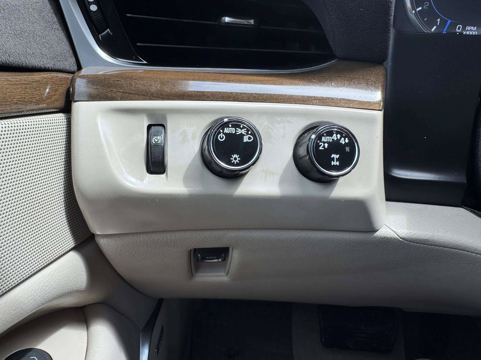 Used 2020 Cadillac Escalade Premium Luxury AWD/4WD image 23