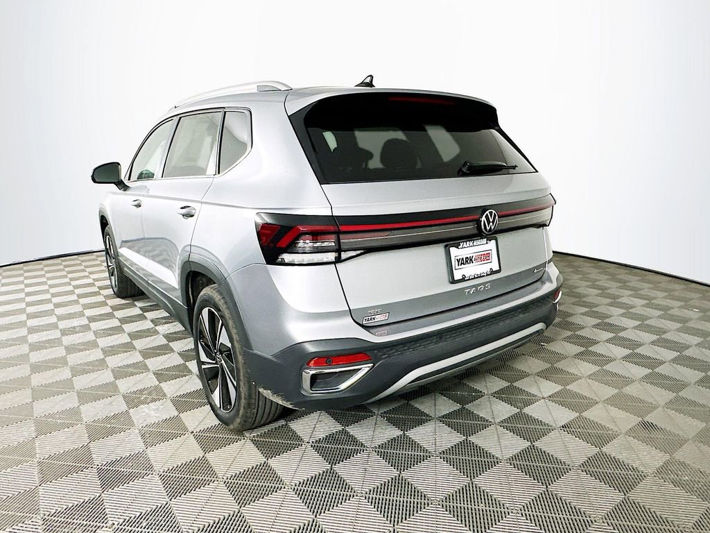 Used 2025 Volkswagen Taos SE image 7
