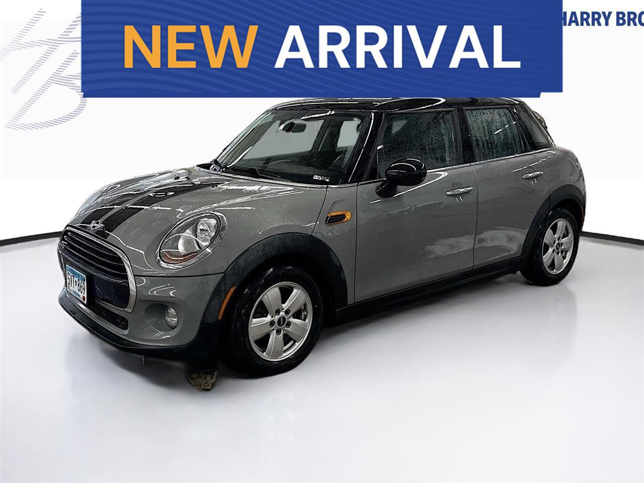 Used 2016 MINI Cooper 4-Door Hardtop image 1