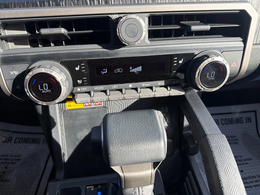 Used 2025 Toyota 4Runner Platinum AWD/4WD image 29