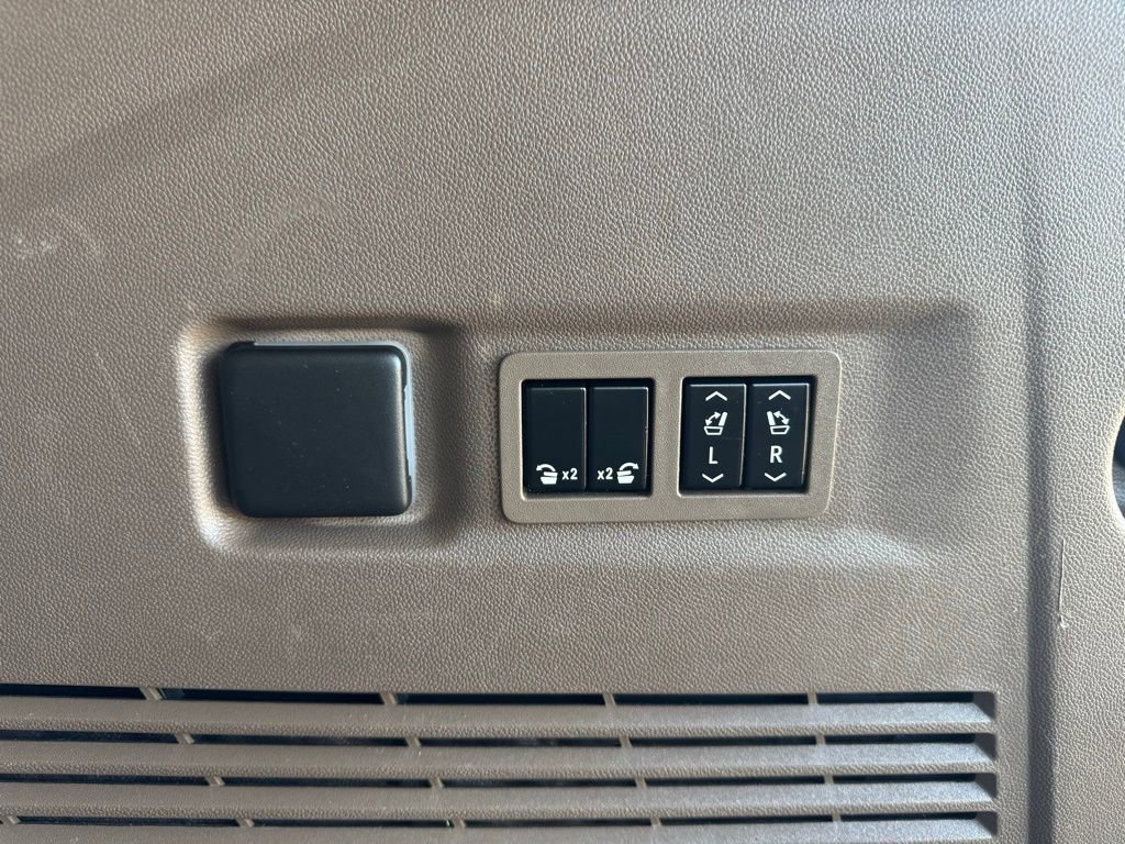 Used 2023 GMC Yukon XL Denali w/ Denali Reserve Package image 30