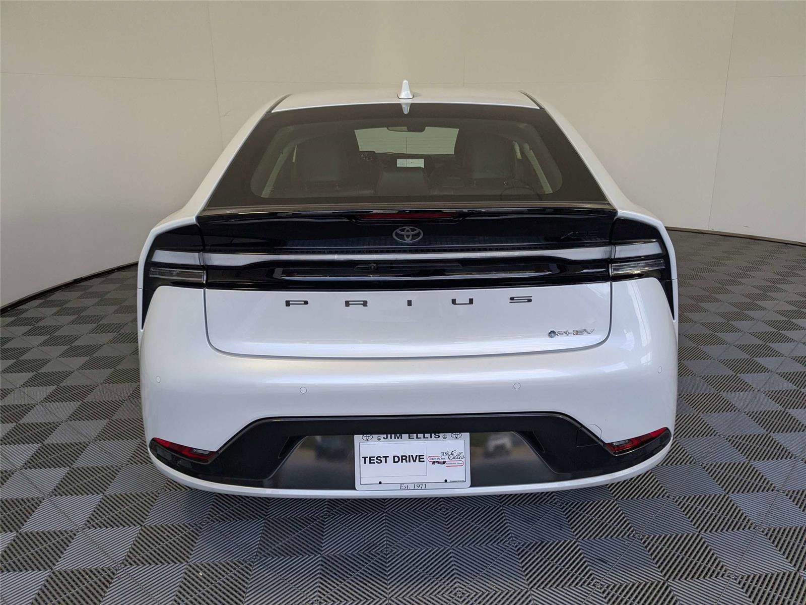 Used 2025 Toyota Prius Plug-In Hybrid image 7