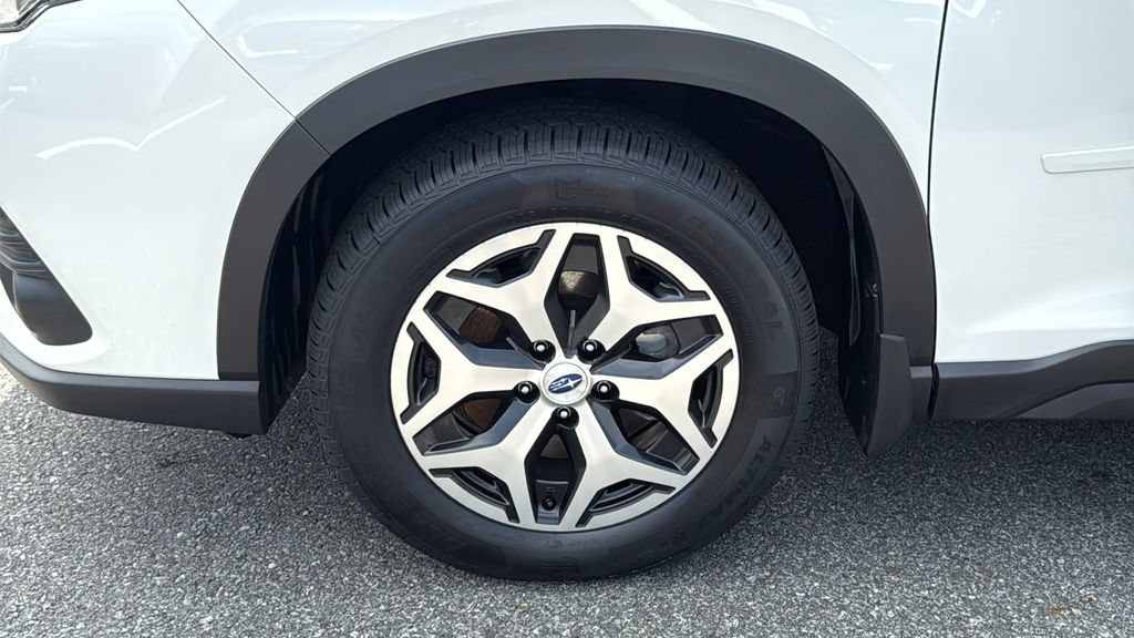 Certified 2023 Subaru Forester Premium AWD/4WD image 8